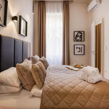 Luxury Art Deco Near Hungarian Parliament * Budapest
