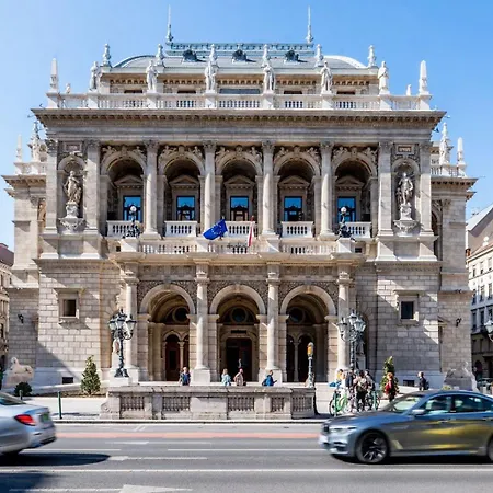 Luxury Art Deco Near Hungarian Parliament *