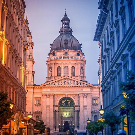 Luxury Art Deco Near Hungarian Parliament Budapest